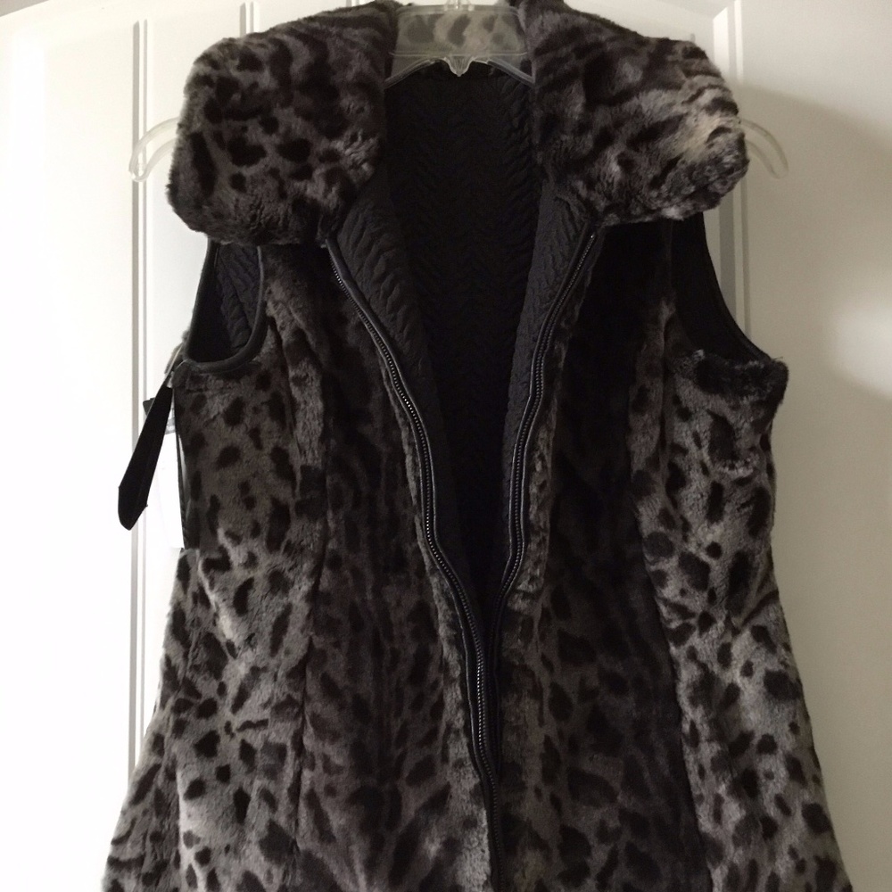 Reversible Vest Medium Black & Grey Leopard